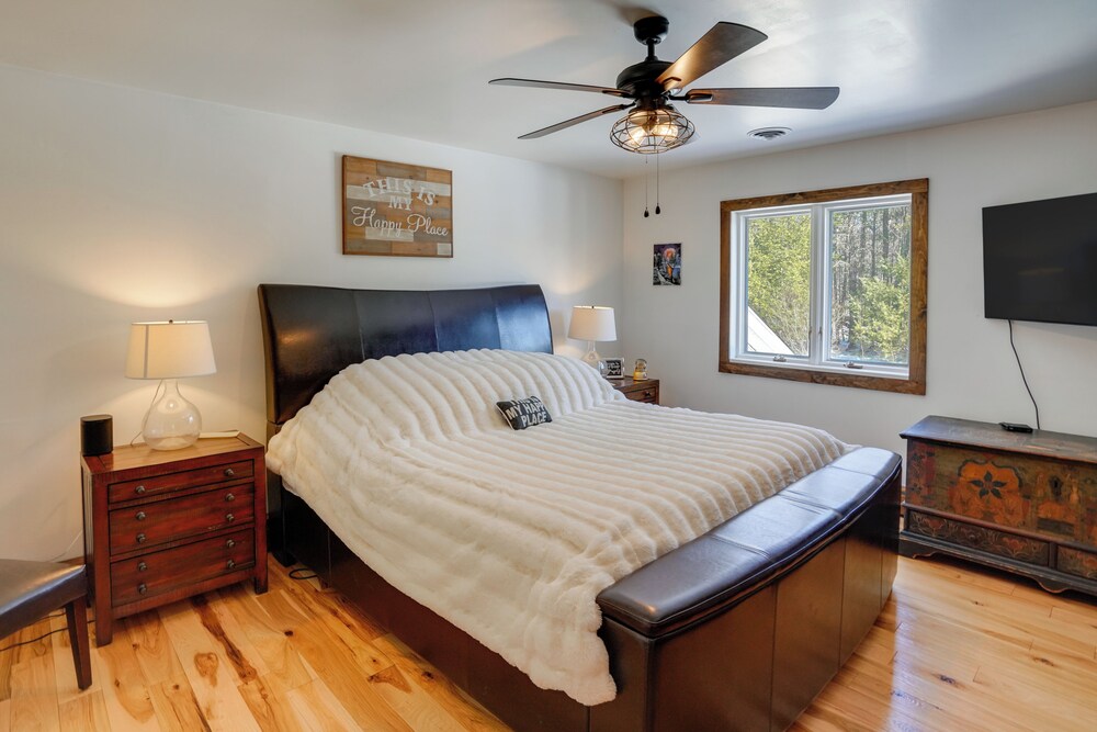 3 Mi to Colgate Lake: Mtn-view Home, Deck + Grill!