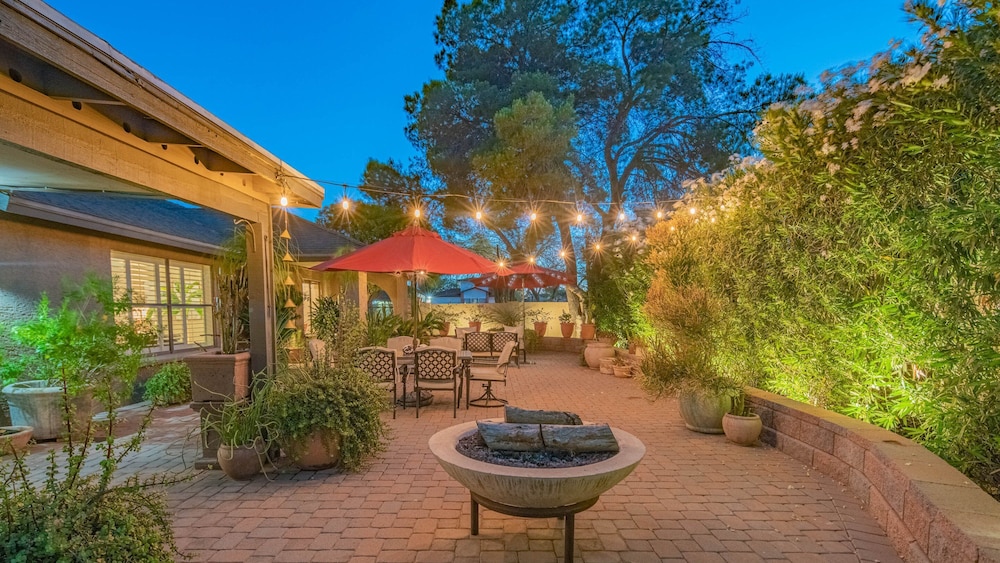 Scottsdale Gem W/pool in Private and Serene Yard!
