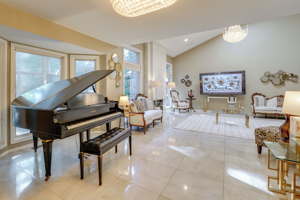 Indoor & Outdoor Entertainment! Luxe Michigan Home
