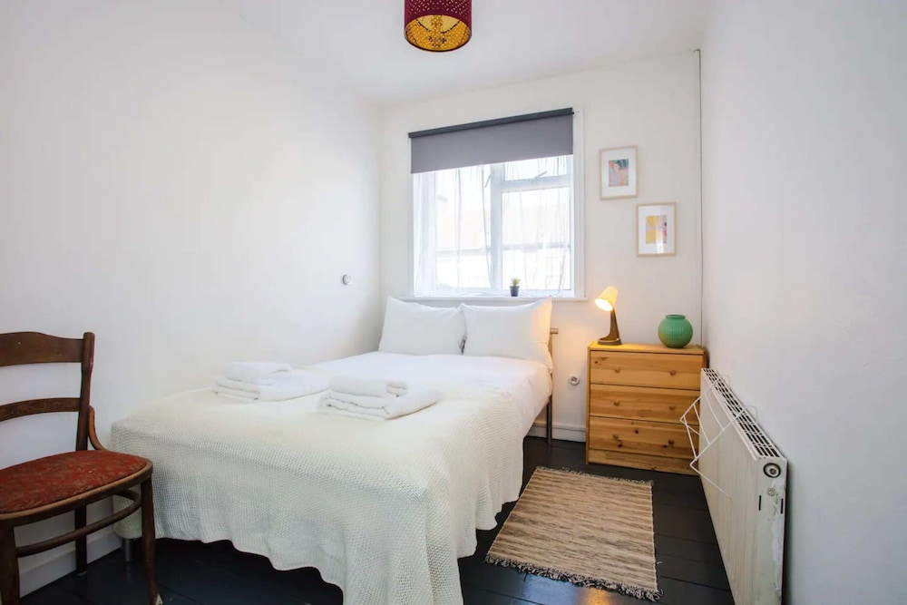 Stylish 4BD House With Private Garden - Stratford