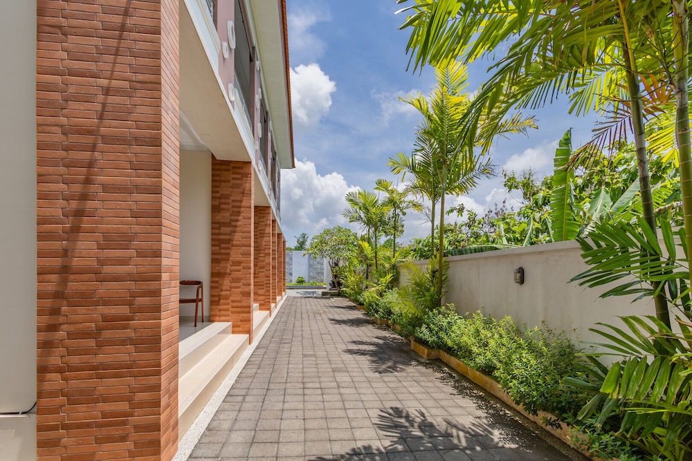 Kubu Deandari Guest House