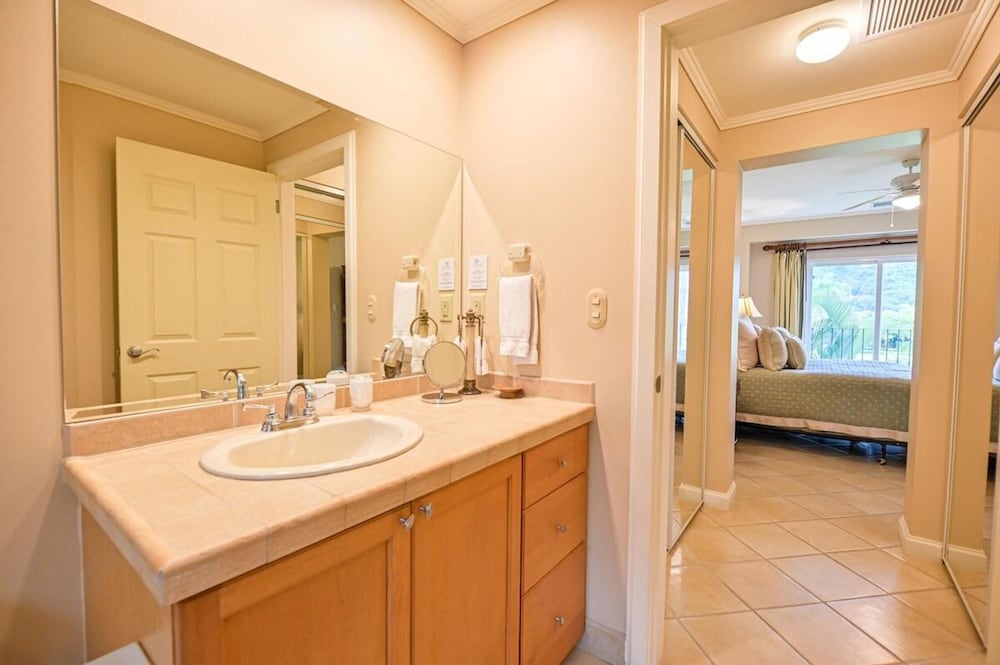 CR Luxury Del Mar 5H 2 Bdrm