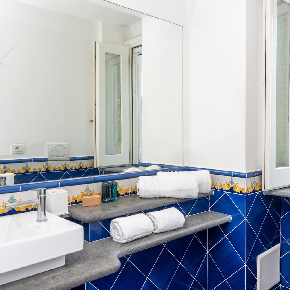 Villa Bijoux - Luxury Villa Sea View photo 3