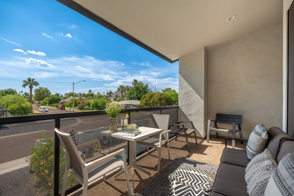 NEW Desert Standard Modern 3-level Oasis