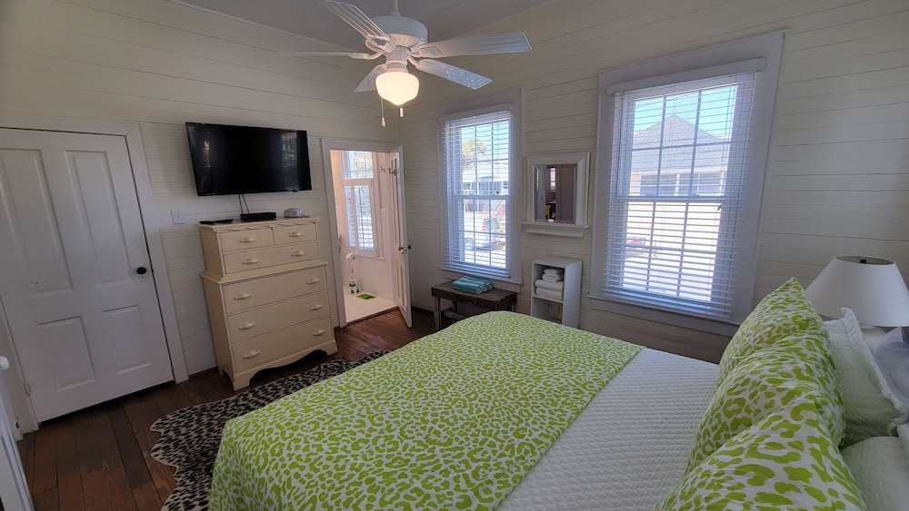 Twelve Palms Cottage by Tybee Vacation Rentals