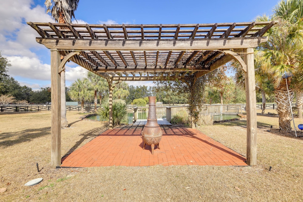 Nature Coast Hideaway w/ Deck on 5 Acres