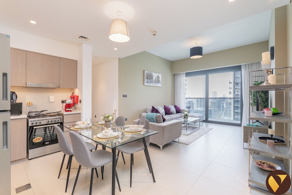 Luxury 2BR in ACT 1 Near Dubai Mall