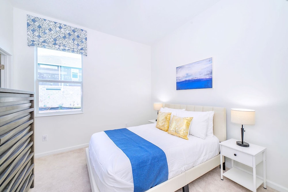Upstay Mansion w Cinema Games Pool- Sleeps 26
