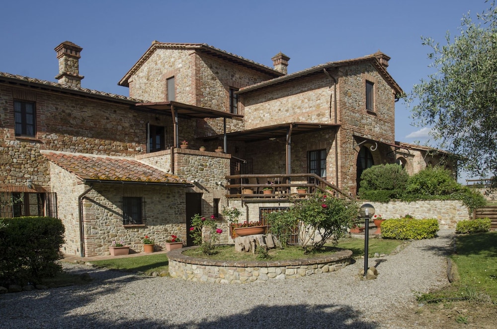 Podere Baiocco Sleeps 22 People 2 Private Pools Walking Distance to Town-podere Baiocco