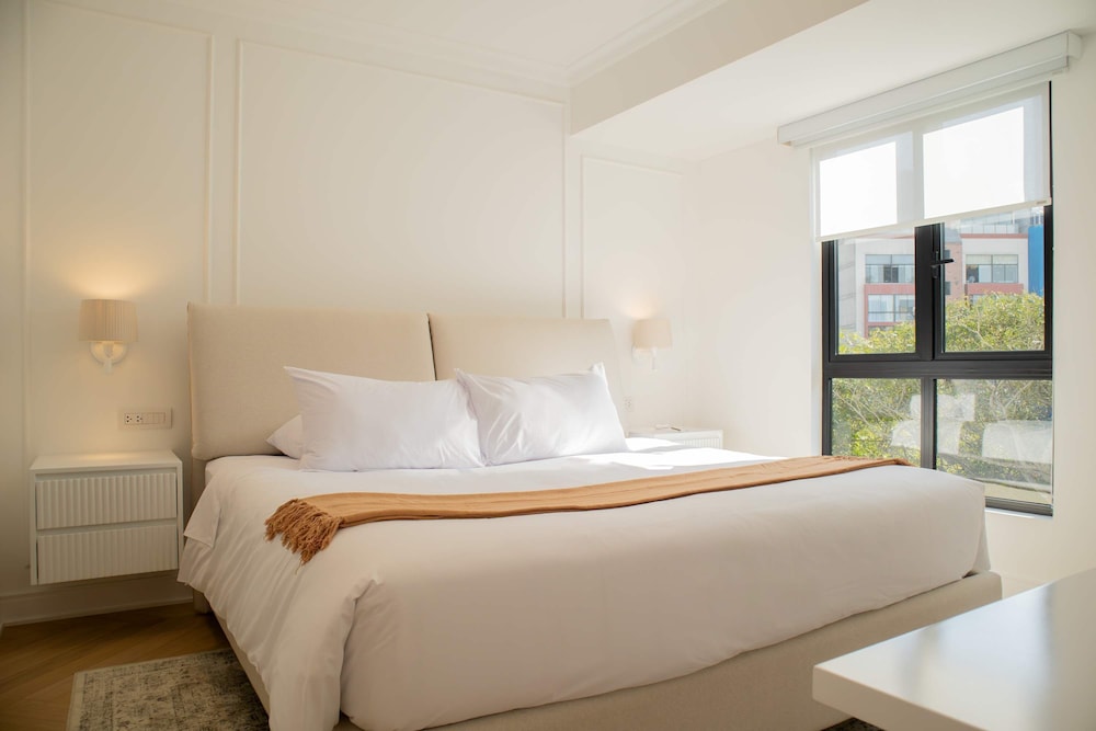 w Lovely 3BR With Incredible Balcony in Miraflores