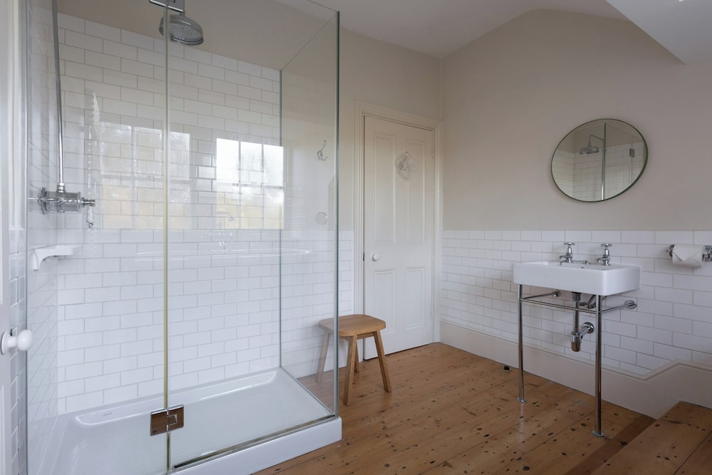 Canonbury Park North II by Onefinestay