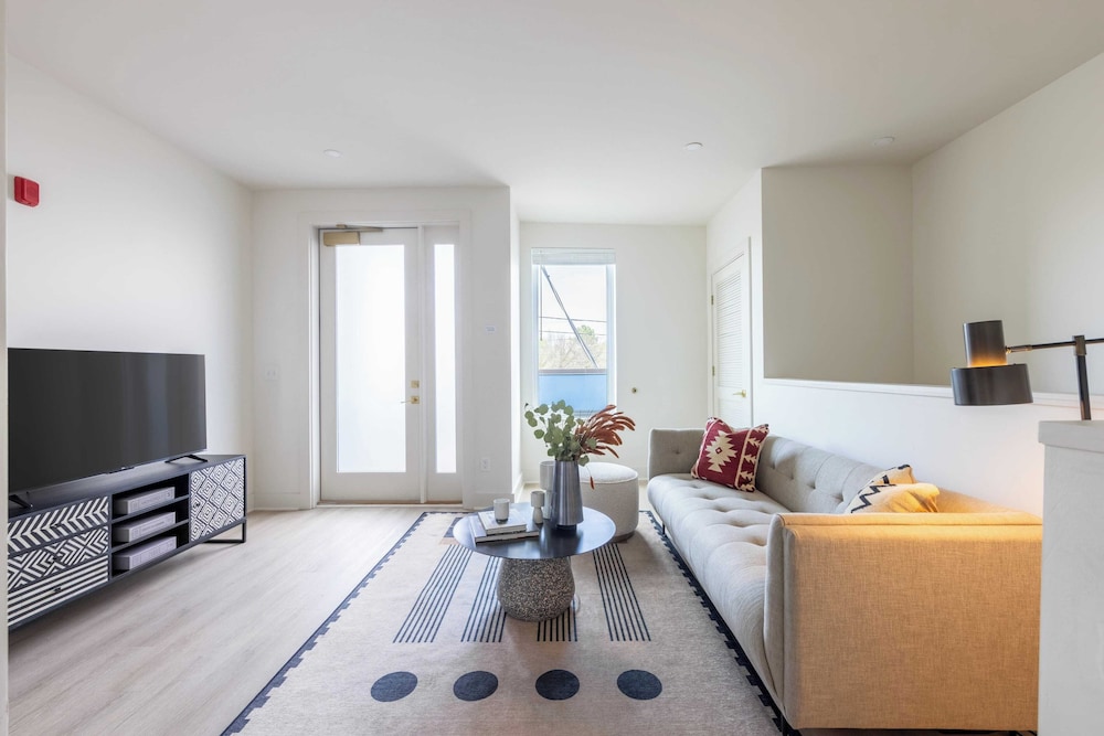 Outrider Buyout- 3 Units by Avantstay Sleeps 36