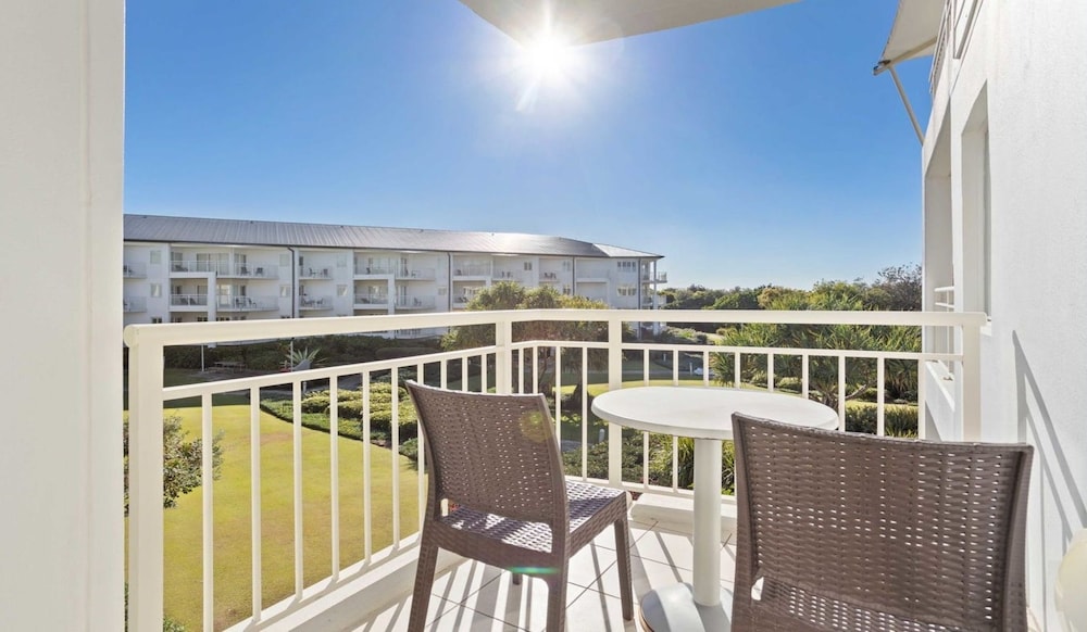 The Pool Resort Kingscliff - 2B Dual Key (6216/17) - Holiday Management Co.