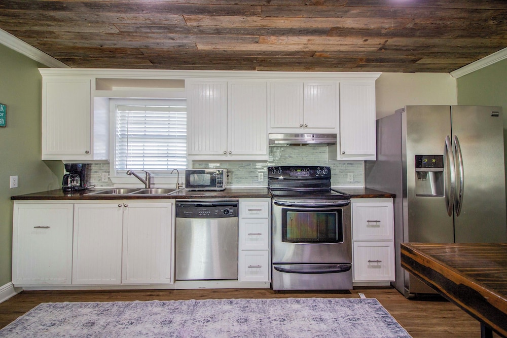 Private Dock: Des Allemands Cabin on the Bayou!
