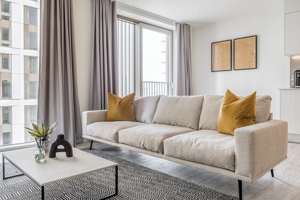 Stratford Apartments by Urban Rest