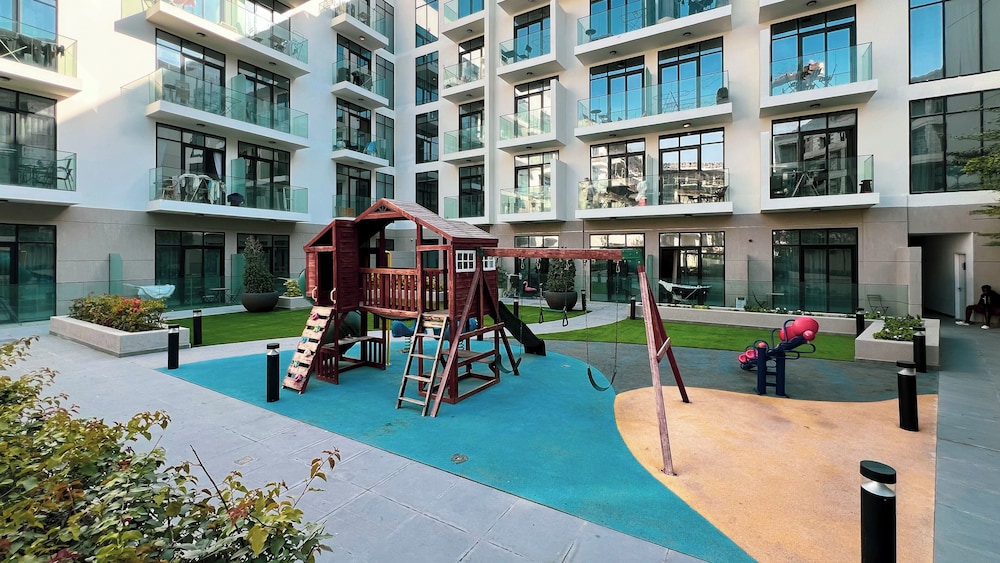 Relaxing & Bright 1BR in JVC