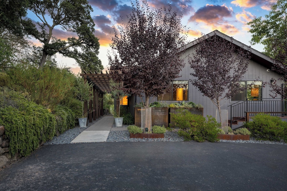 Kenwood Vista by Avantstay 7acres w/ Pool, Fire Pit, Vineyard Views