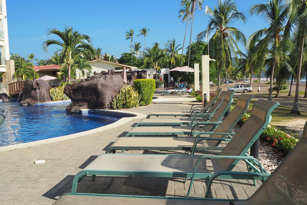 Condominio Diamante del Sol by CRHR