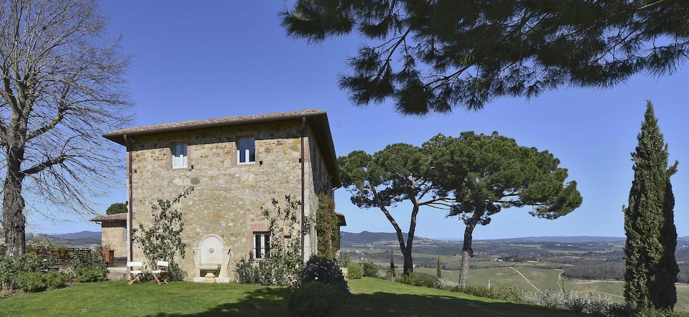 New Historic Tuscany Country House Retreat in a Vineyard Near Siena Villa Chiantissimo