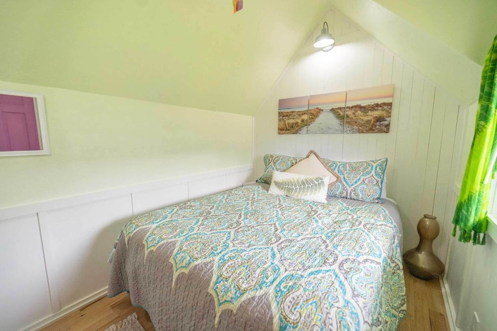 Coastal Getaway by Pebble Beach & Redwoods! view 5
