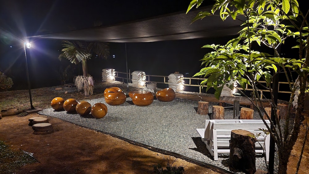 HOBBIT HOTEL
