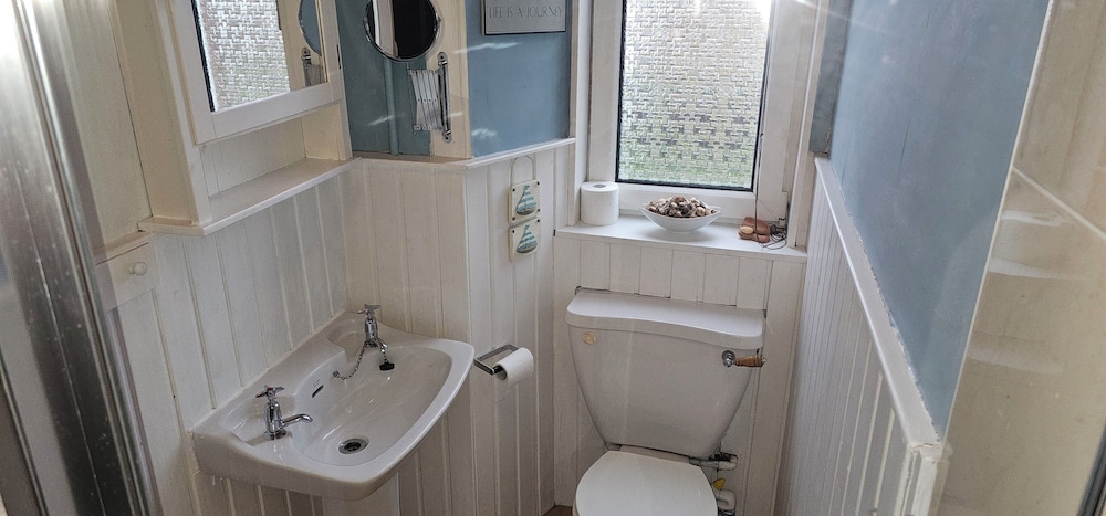 Snug - Macushla Apartment