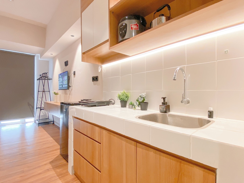 Neat And Warm Studio At Tokyo Riverside Pik 2 Apartment