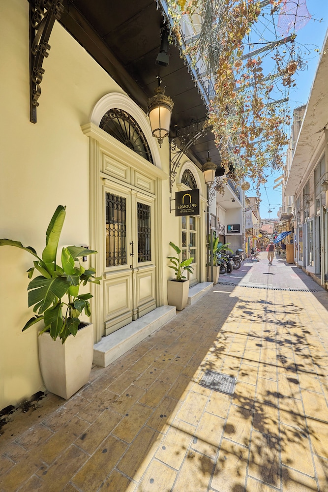 Ermou 99 Intelligent Private Suites