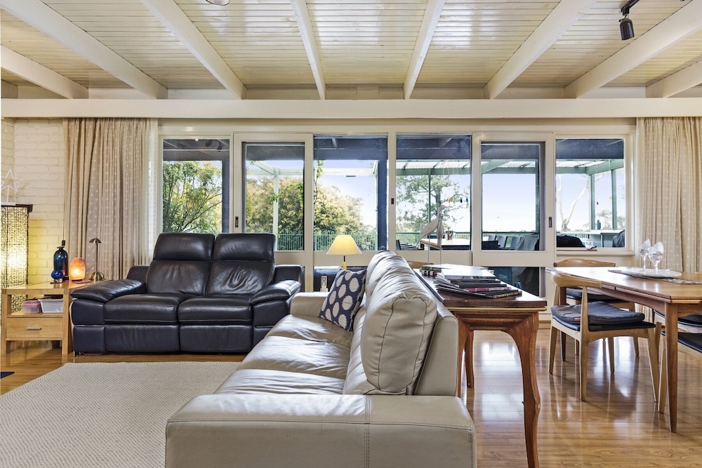 Gisborne Peak Winery Cottages