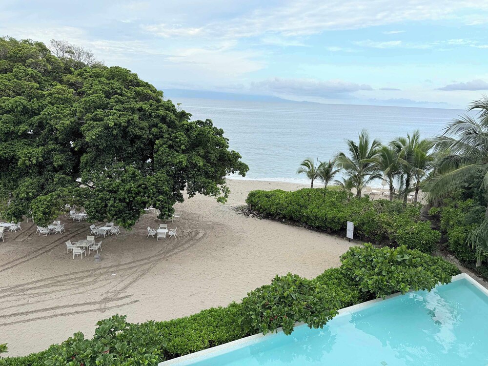 Bolongo: Your Exclusive Oceanfront Escape