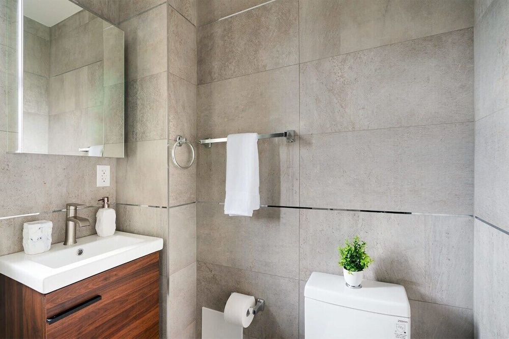 48 Midtown West Apt