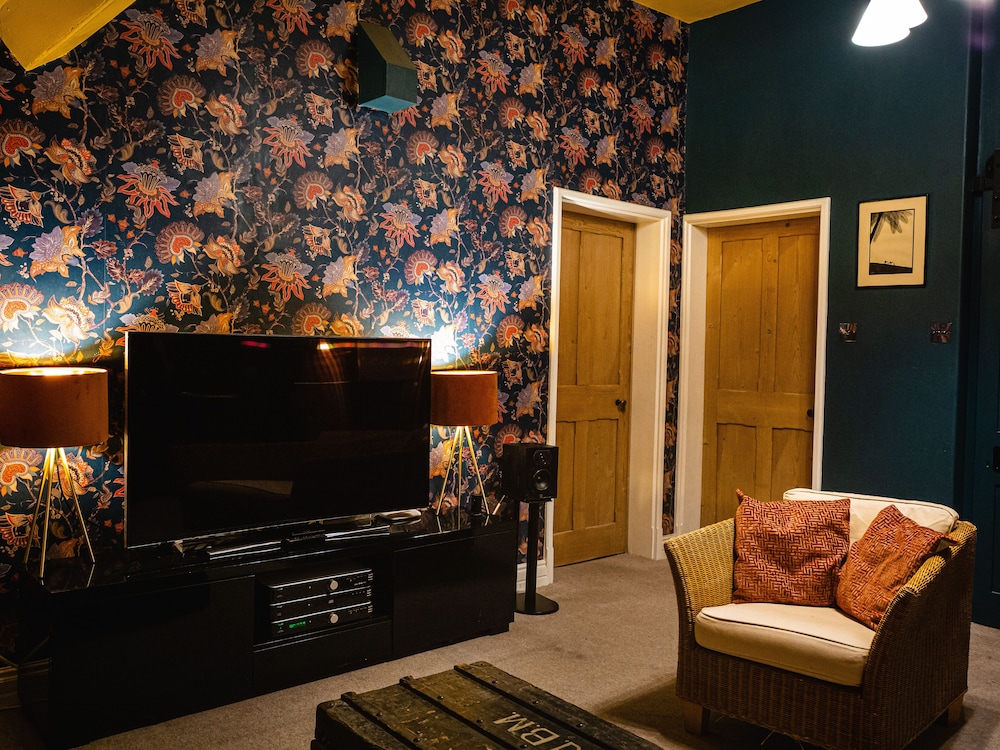 Lonsdale Villa Retreat