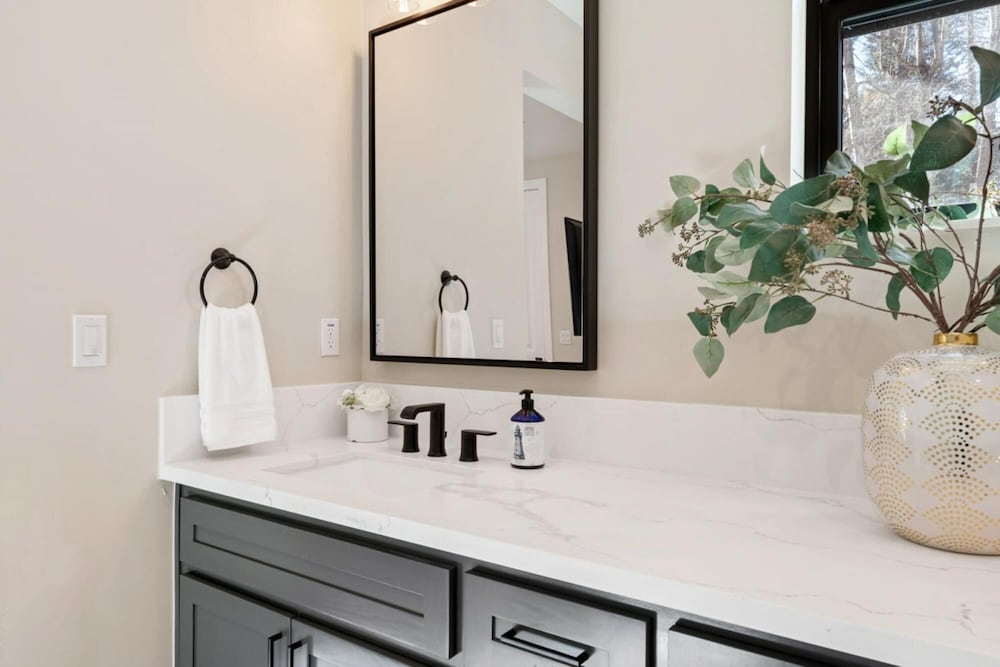 Luxury Retreat Home w Hot Tub - Property Image 51