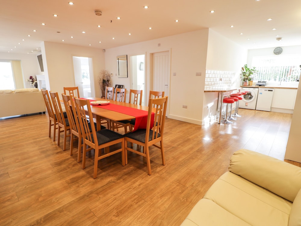 Top Of The Lane Luxury Holiday Apartment
