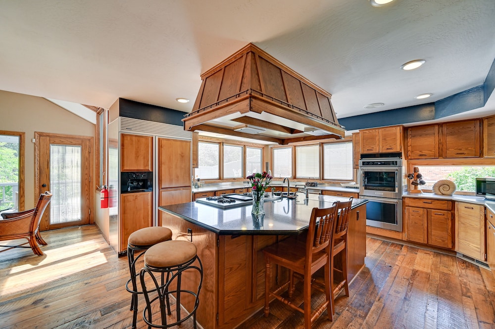 Payson Vacations - Expansive Payson Golf Retreat w/ Games  Hot Tub! - Property Image 19