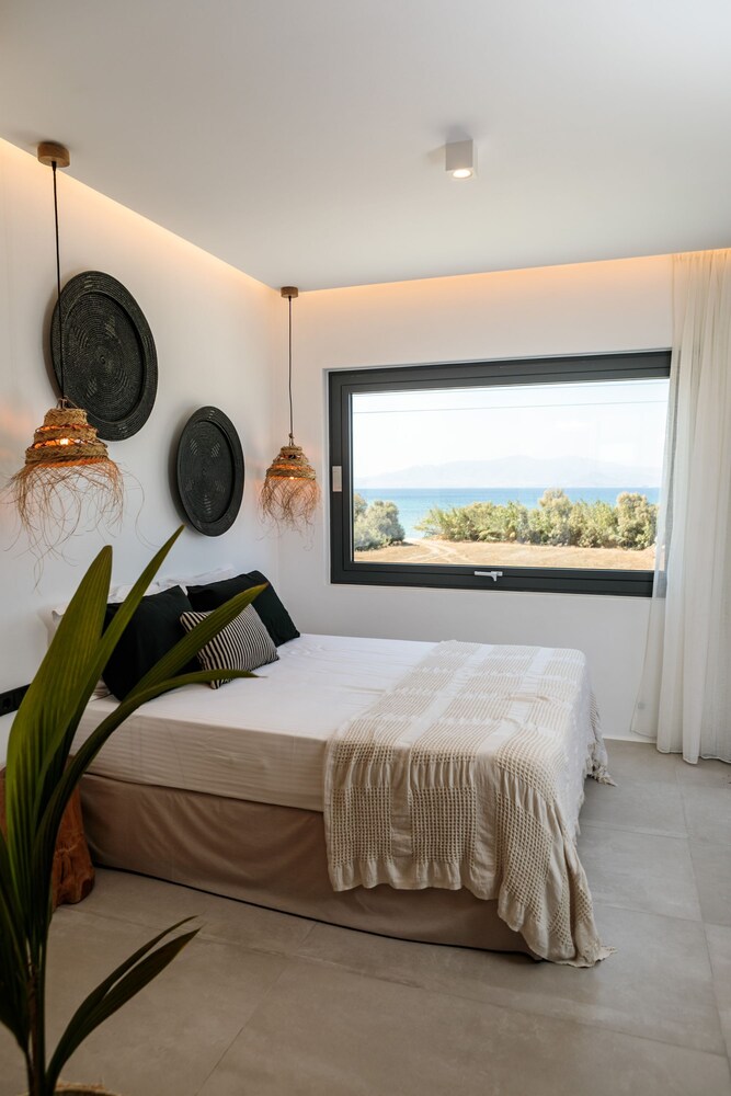 Villa Anamnisis With 5 Bedrooms and 5 5 Bathrooms