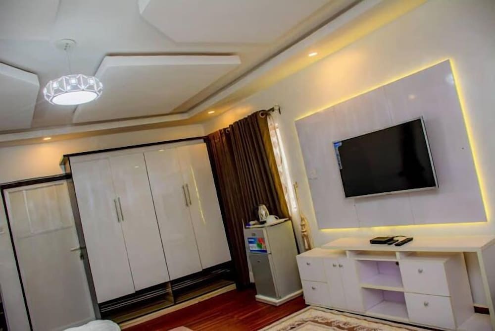 Mega Pavilion Suite and Apartment