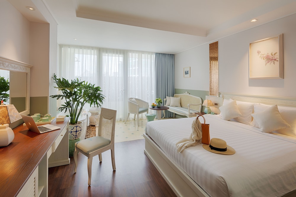 Au Lac Charner Hotel 71