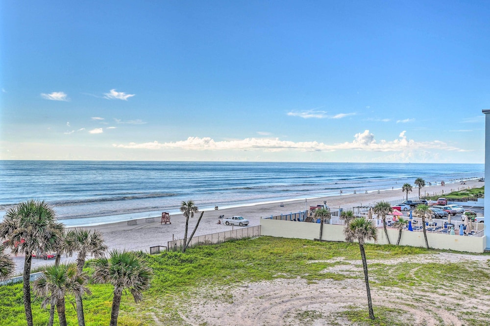 Beachfront Studio w/ Community Indoor Pool!
