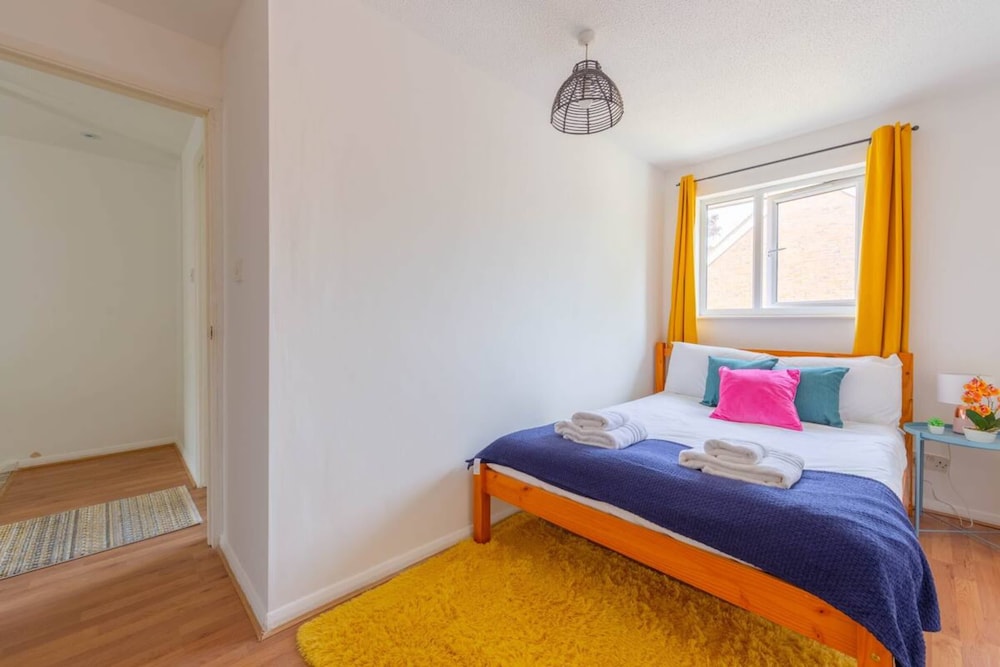 Bright 3 Bedroom House With Terrace, 16 Mins to Big Ben