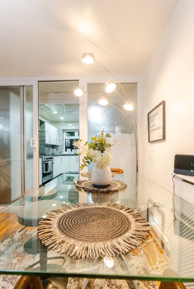 Cozy 4-bed Room Apartments in Birmingham