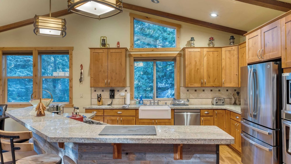 Cozy Tahoe Retreat w/ Hot Tub, Movie Room & Forest Views Tahoma Getaway by Avantstay