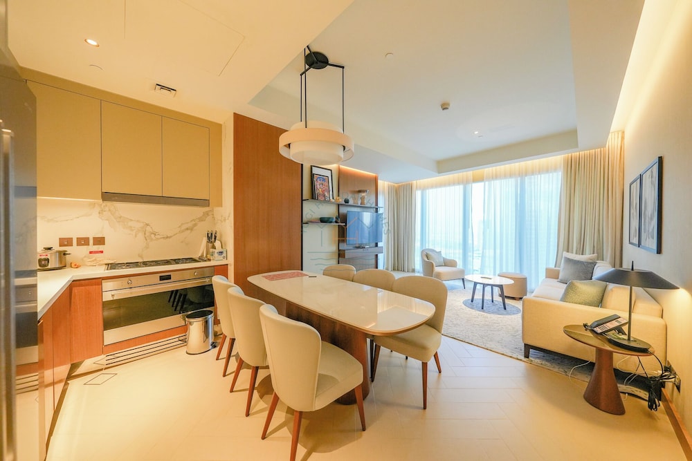 Skyline Bliss- Luxury Burj Khalifa Views