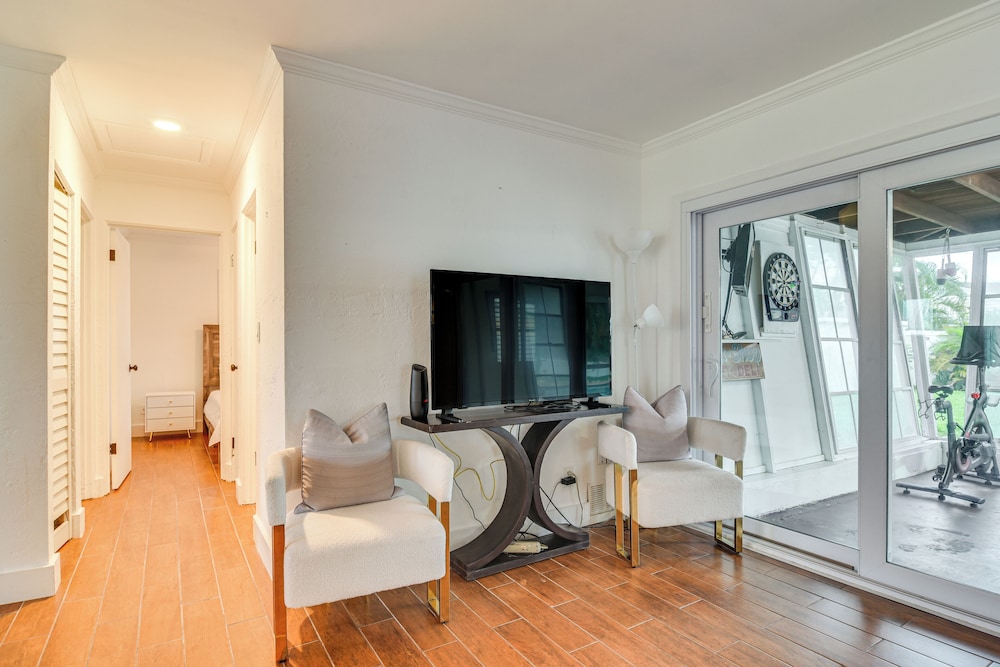 5 Mi to Dtwn: Pet-friendly Home in St Petersburg!