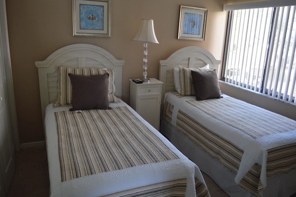 Cove II 127F 2 Bedroom Condo By Midnight Cove II