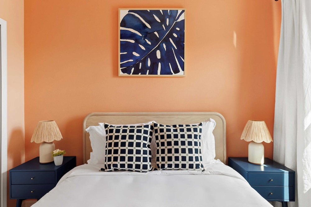 Sleeps 18! Solterra Resort, Pool, Gameroom, Themed Bdrs Broad Oak by Avantstay