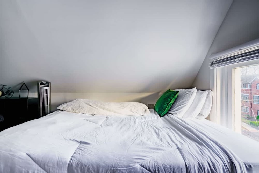 Short North Convention King Bed Parking Free