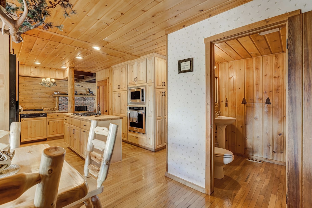 Log Lodge