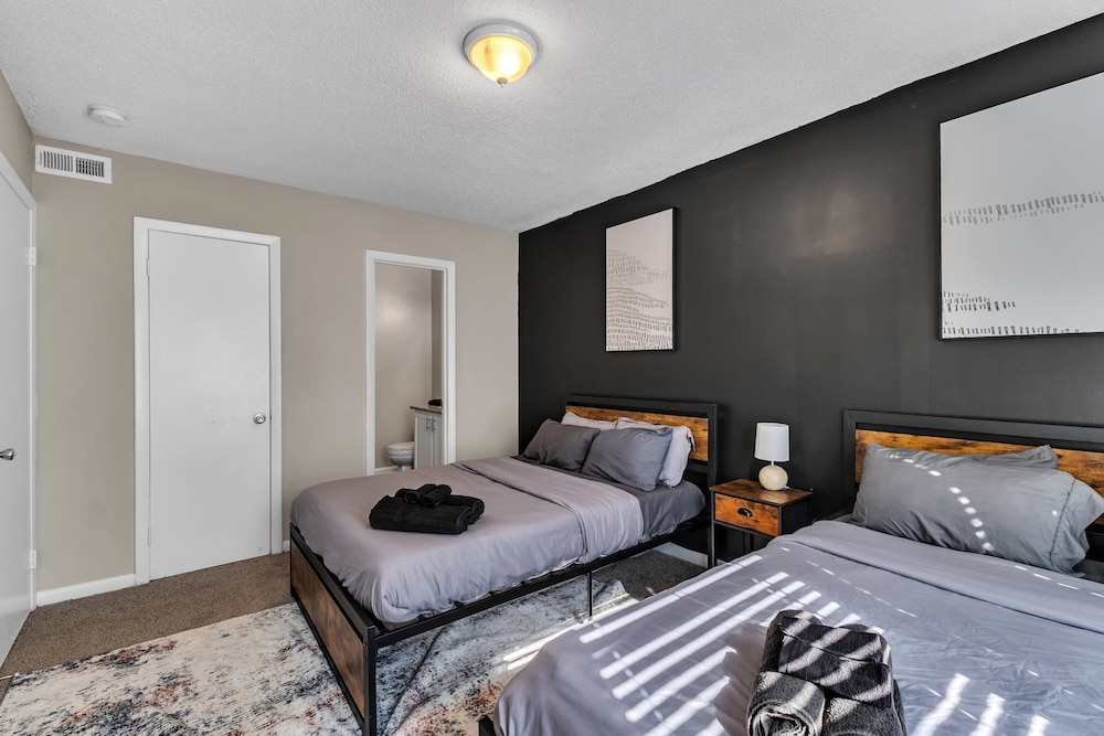 King 2BR Suite in Research Triangle Park