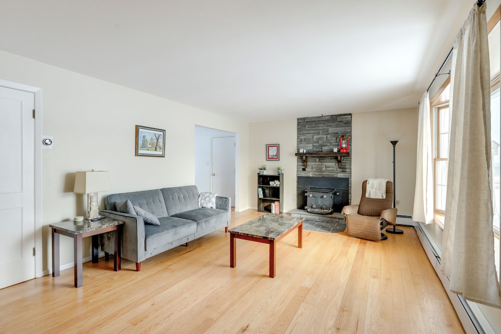 Deck & Fire Pit: Cozy Escape in Morrisville!